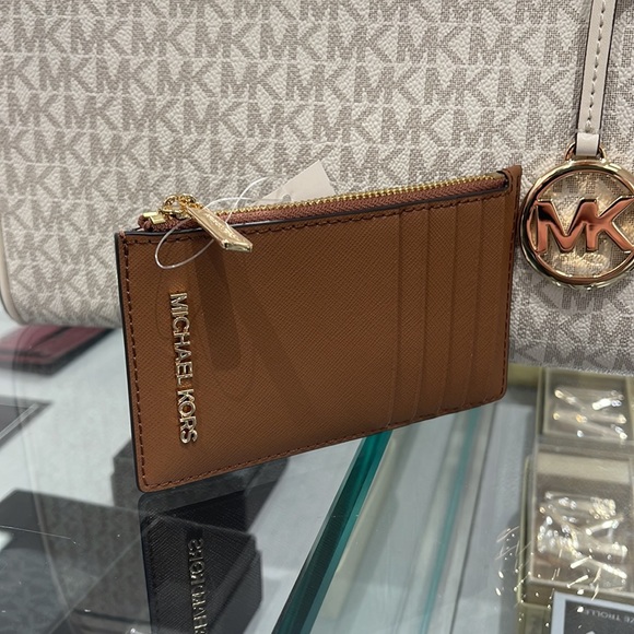 MICHAEL KORS
Jet Set Travel Medium Top Zip Leather Card Case Wallet 
Luggage
NWT - Picture 2 of 16